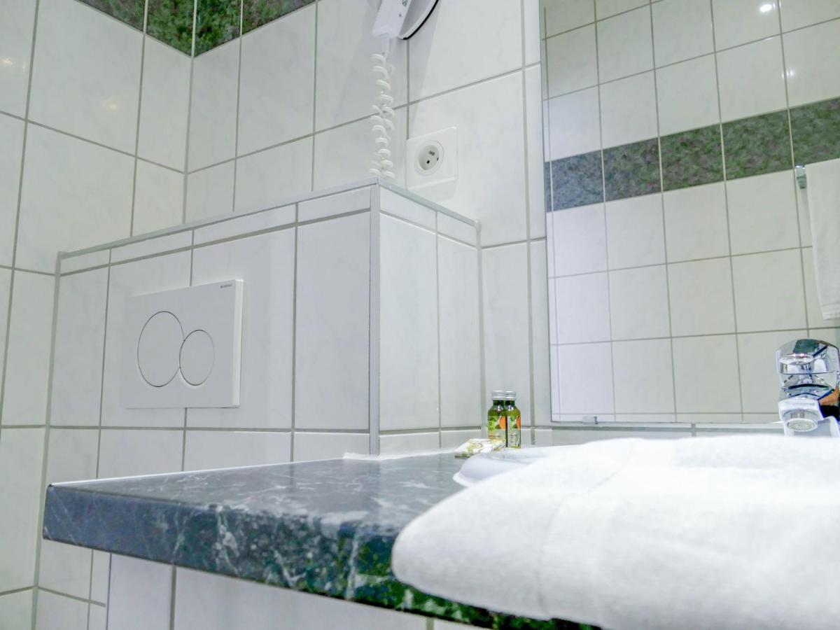 Hotel Berlioz Euroairport Basel - Mulhouse - Freiburg Saint-Louis  Bagian luar foto