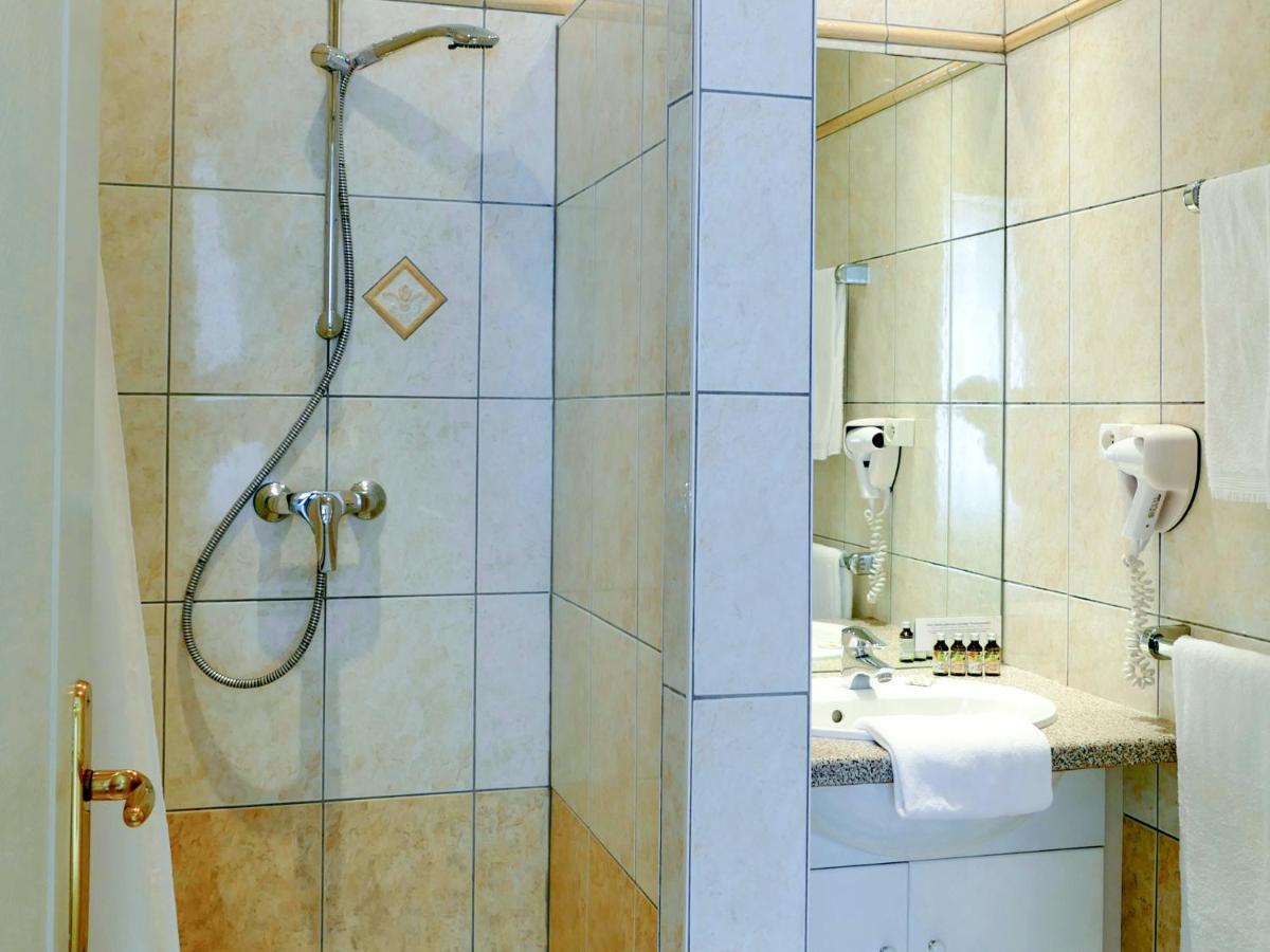 Hotel Berlioz Euroairport Basel - Mulhouse - Freiburg Saint-Louis  Bagian luar foto