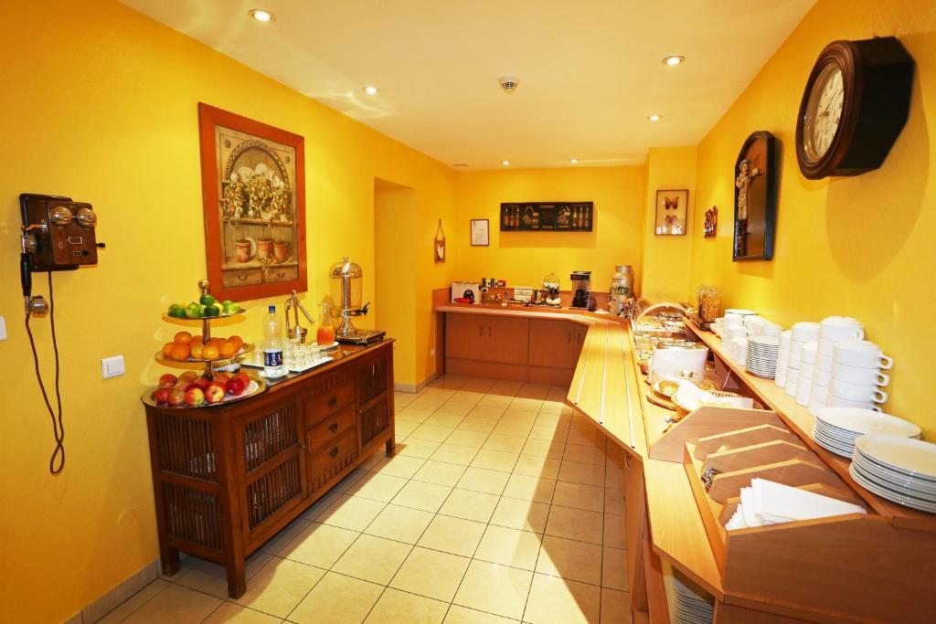 Hotel Berlioz Euroairport Basel - Mulhouse - Freiburg Saint-Louis  Bagian luar foto