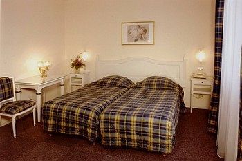 Hotel Berlioz Euroairport Basel - Mulhouse - Freiburg Saint-Louis  Bagian luar foto